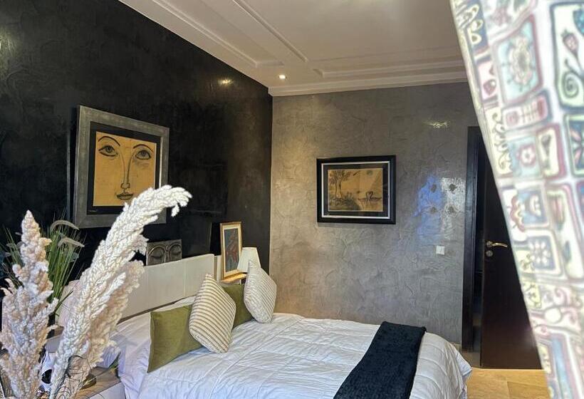 تختخواب و صبحانه Luxury Grey Suite In Hay Riad