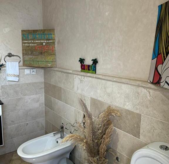 تختخواب و صبحانه Luxury Grey Suite In Hay Riad