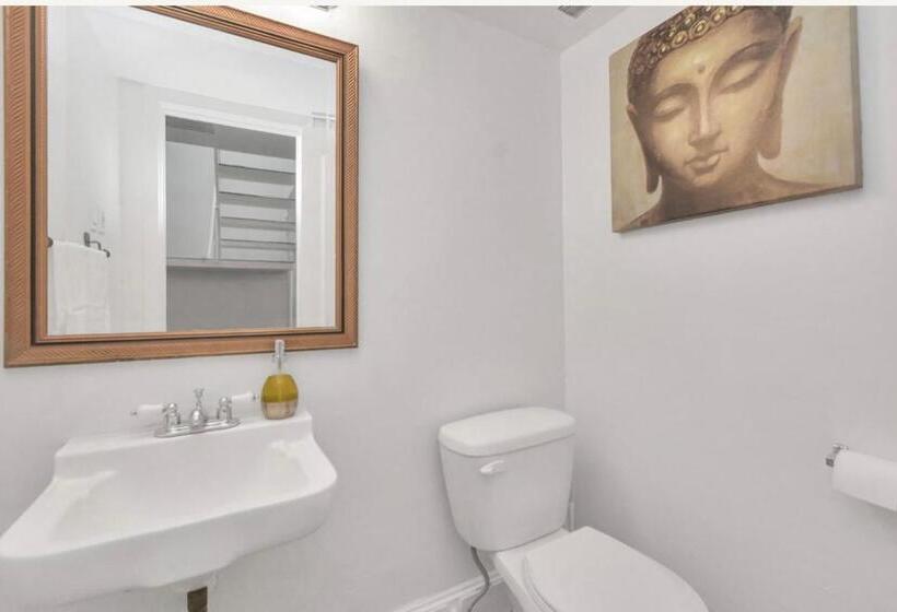 مبيت وإفطار Peaceful Queen Master Suite