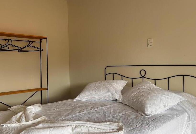 Bed and Breakfast Suítes Aqui é Seu Lugar Itaguá