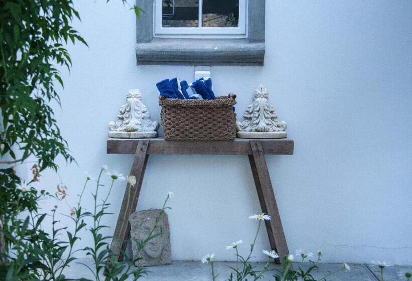 민박 The Montagu Coach House