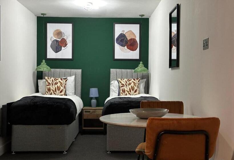 Newark House Premium Apartments With Sofa Beds & Free Parking