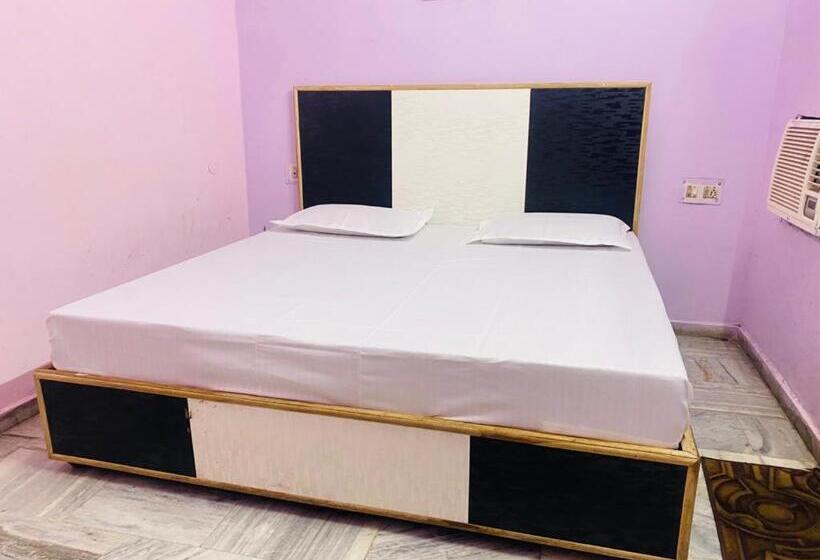 בית מלון כפרי Hari Ganga Near By Bus And Railway Station