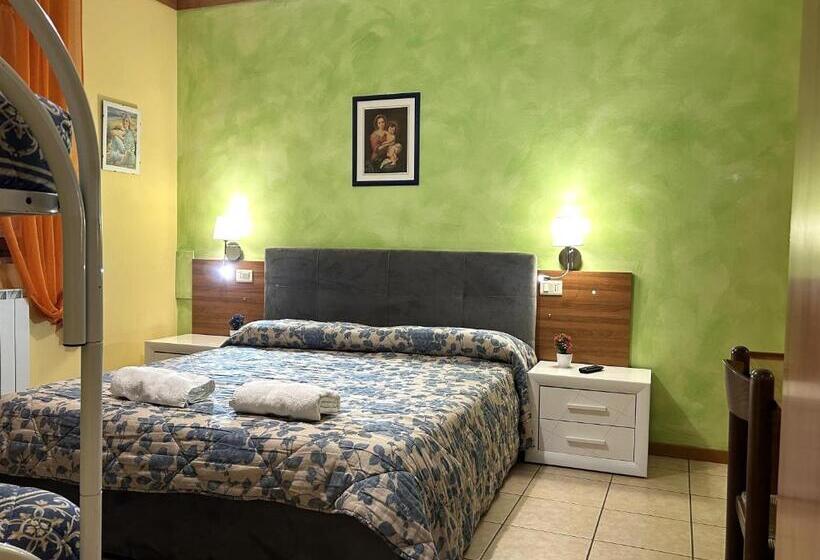 هتل Agriturismo La Mora