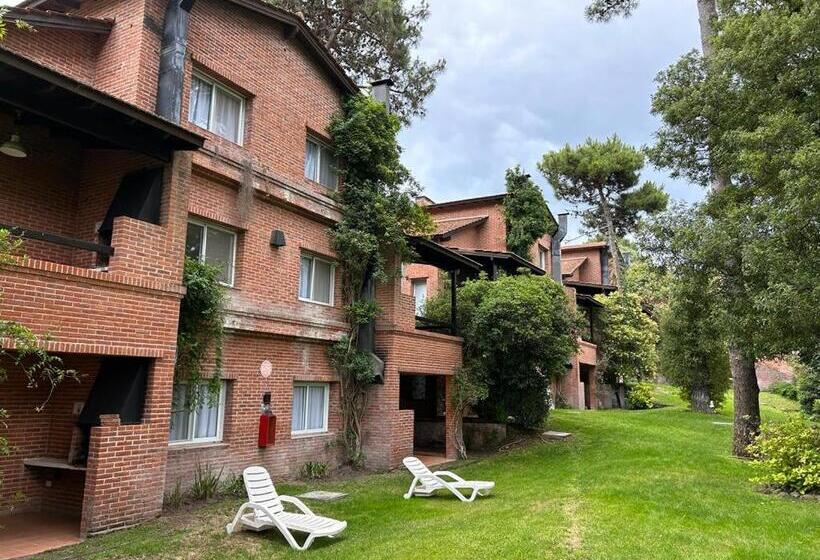 هتل Baden Baden Carilo