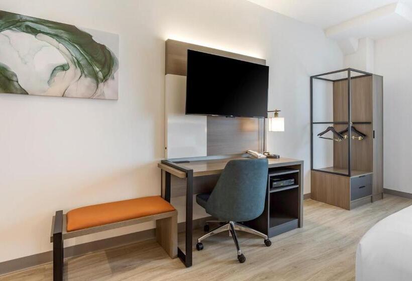 ホテル Comfort Inn & Suites Newark Liberty International Airport