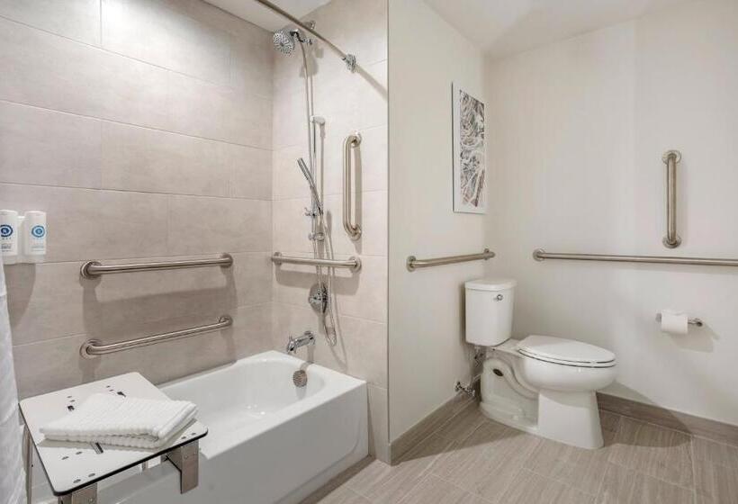 ホテル Comfort Inn & Suites Newark Liberty International Airport