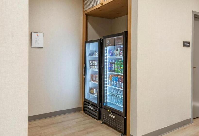 ホテル Comfort Inn & Suites Newark Liberty International Airport