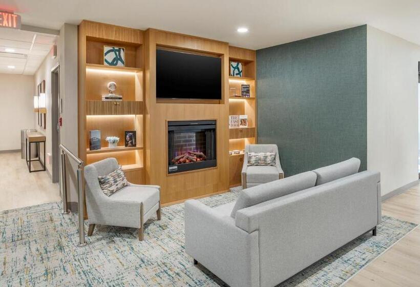 ホテル Comfort Inn & Suites Newark Liberty International Airport