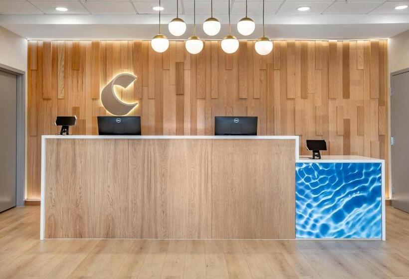 ホテル Comfort Inn & Suites Newark Liberty International Airport