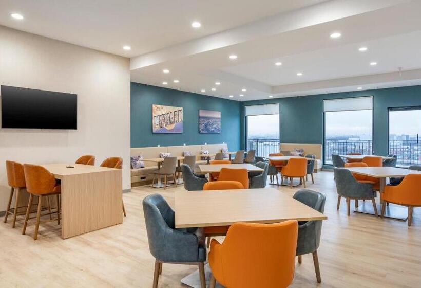 ホテル Comfort Inn & Suites Newark Liberty International Airport