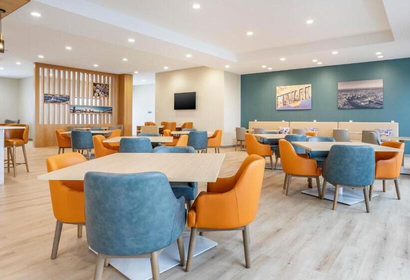 ホテル Comfort Inn & Suites Newark Liberty International Airport