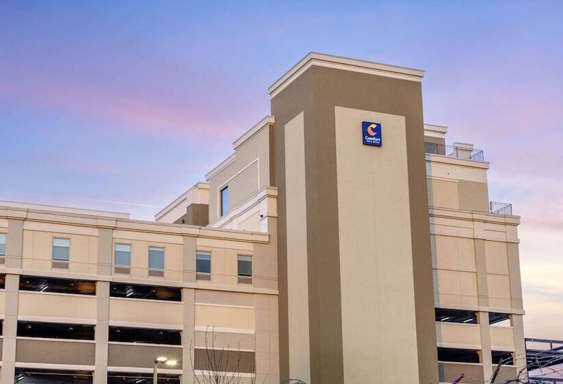 ホテル Comfort Inn & Suites Newark Liberty International Airport
