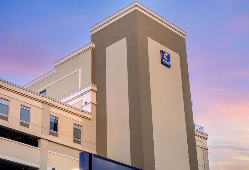 ホテル Comfort Inn & Suites Newark Liberty International Airport