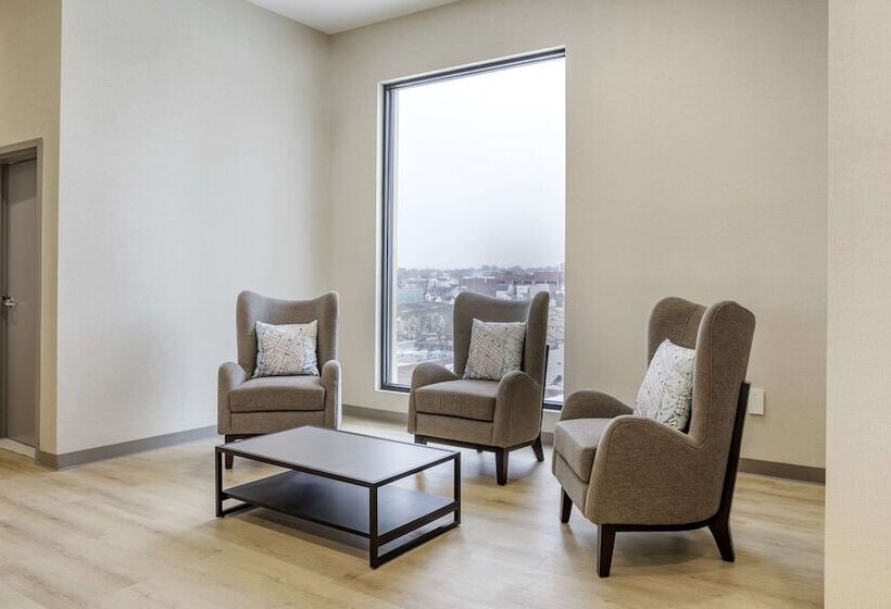 ホテル Comfort Inn & Suites Newark Liberty International Airport