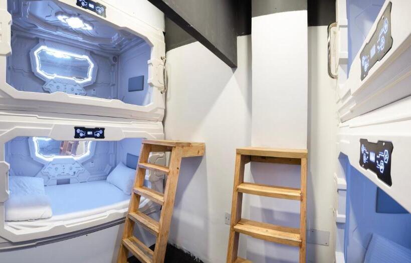 カプセルホテル Naptapgo, Noida 63 Metro   Japanese Capsule Family Suite   Lounge, Cafe, Wi Fi