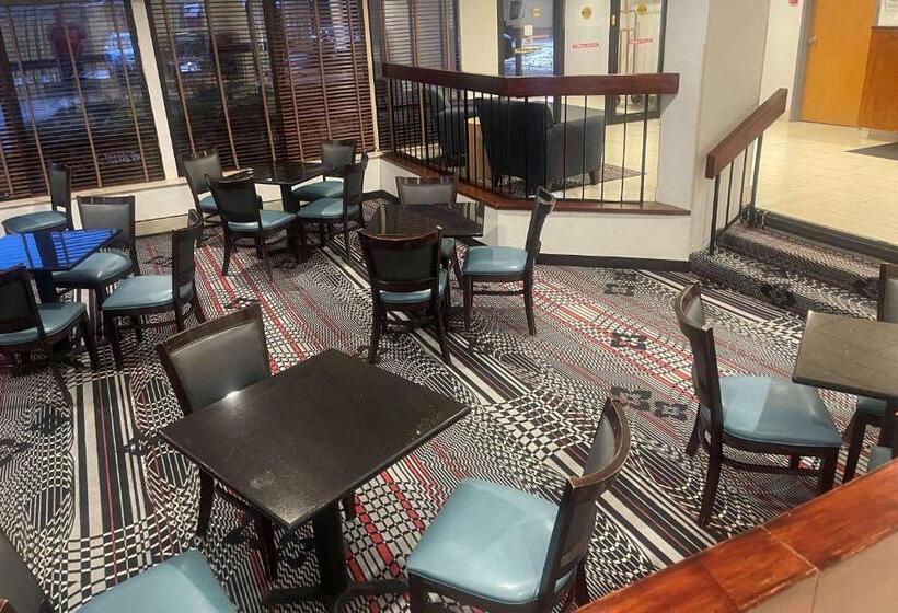 호텔 Days Inn By Wyndham Englewood Dayton Airport