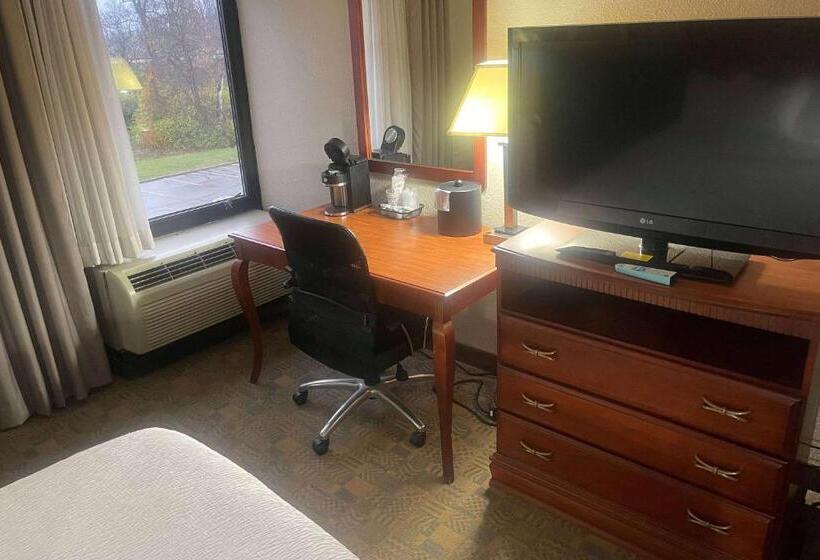 호텔 Days Inn By Wyndham Englewood Dayton Airport