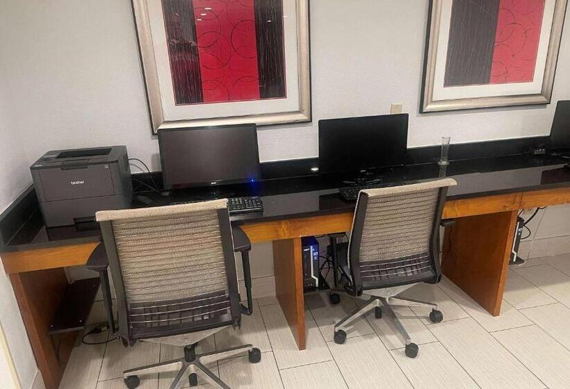 فندق Days Inn By Wyndham Englewood Dayton Airport