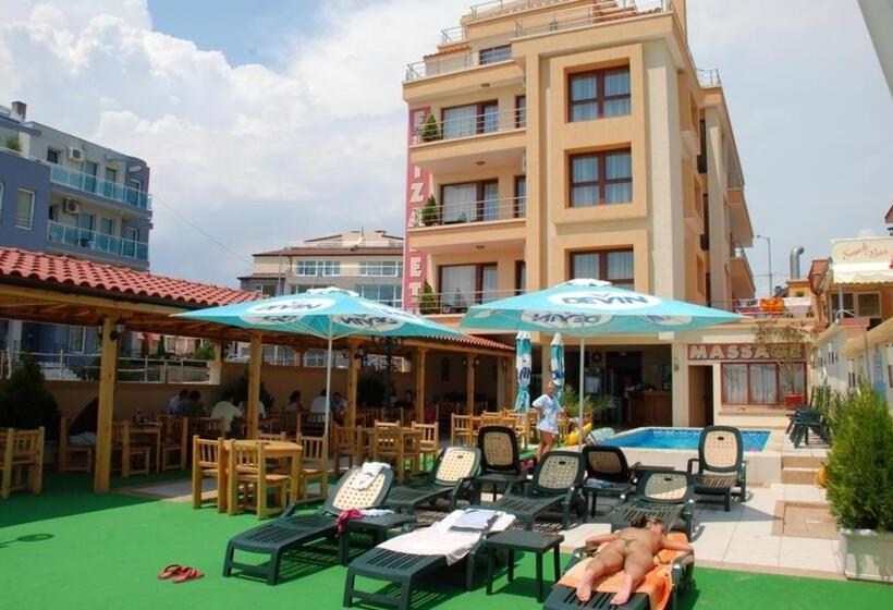 Отель Elizabeth Beach Apartments