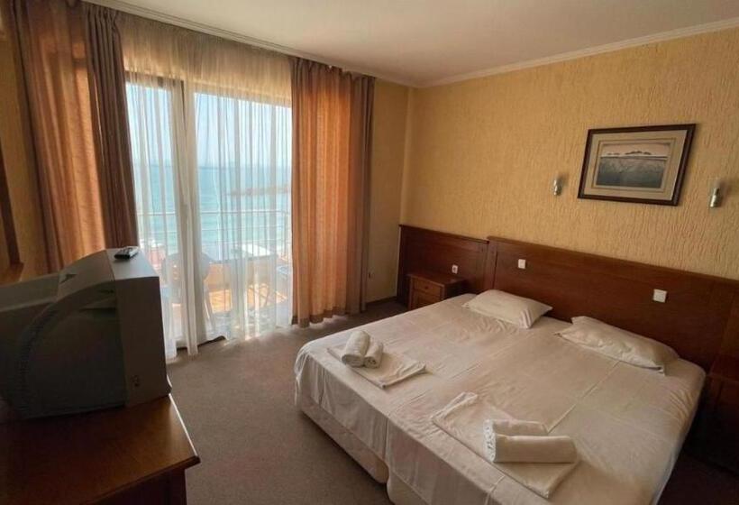 Отель Elizabeth Beach Apartments