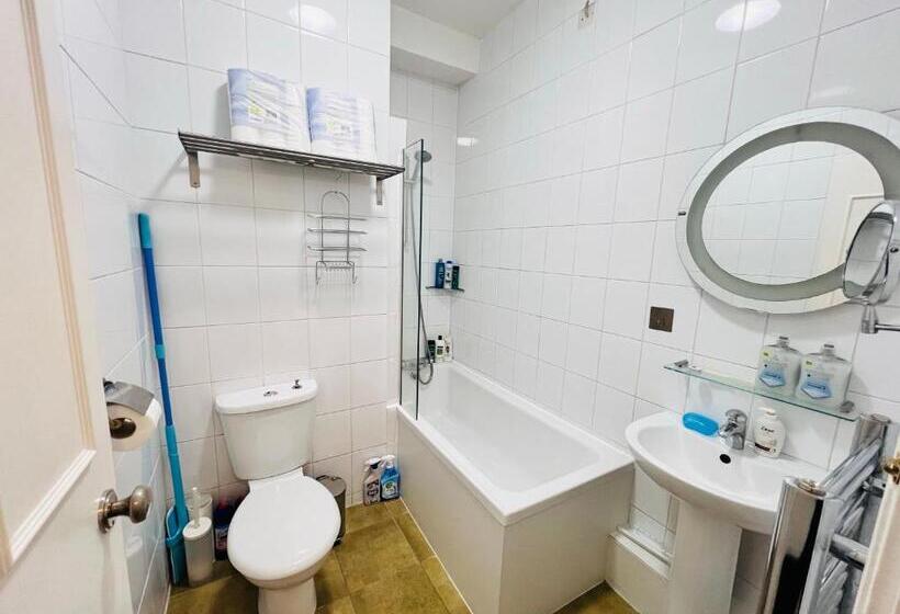 בית מלון כפרי Great Entire Apartment At Regent St. And Oxford St. London