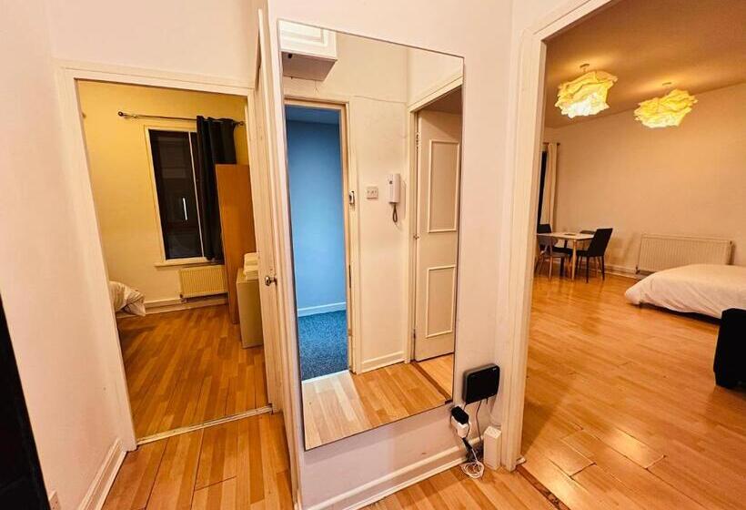 בית מלון כפרי Great Entire Apartment At Regent St. And Oxford St. London