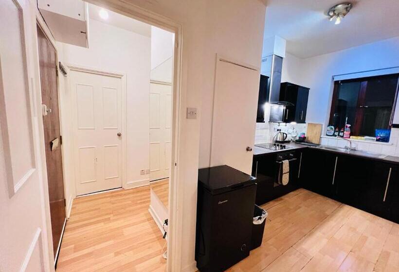 בית מלון כפרי Great Entire Apartment At Regent St. And Oxford St. London