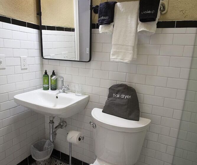 Отель Greyhound Inn