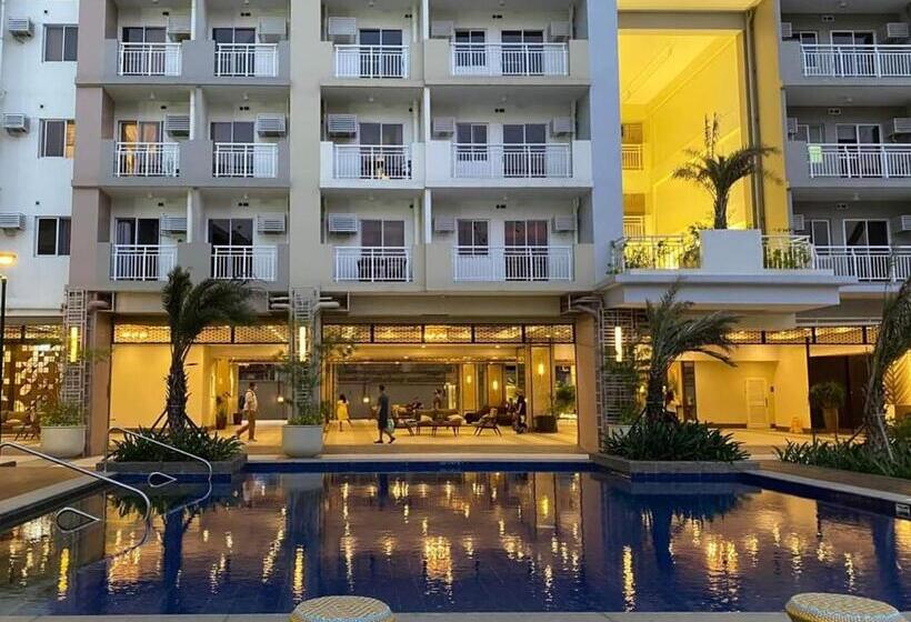 בית מלון כפרי Infina Towers