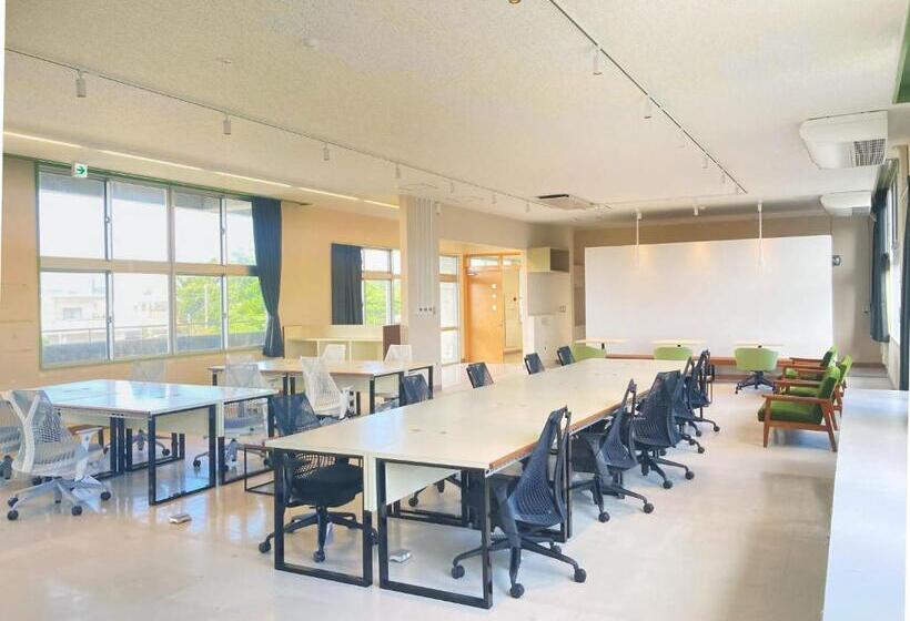 בית מלון כפרי Livinganywhere Commonsうるま Male Dormitory   Vacation Stay 15539v