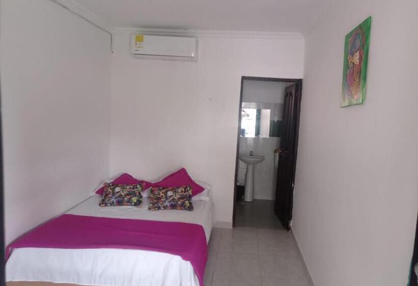 בית מלון כפרי Los Tambos Del Caribe Beach