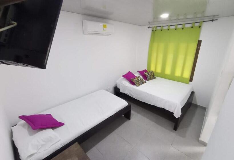 בית מלון כפרי Los Tambos Del Caribe Beach