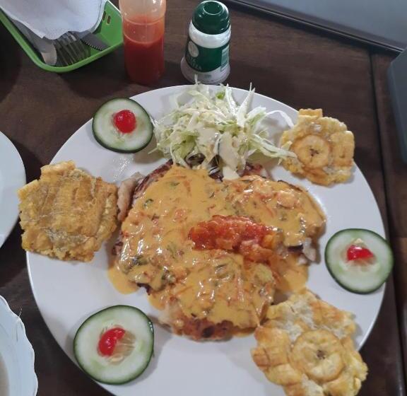 בית מלון כפרי Los Tambos Del Caribe Beach