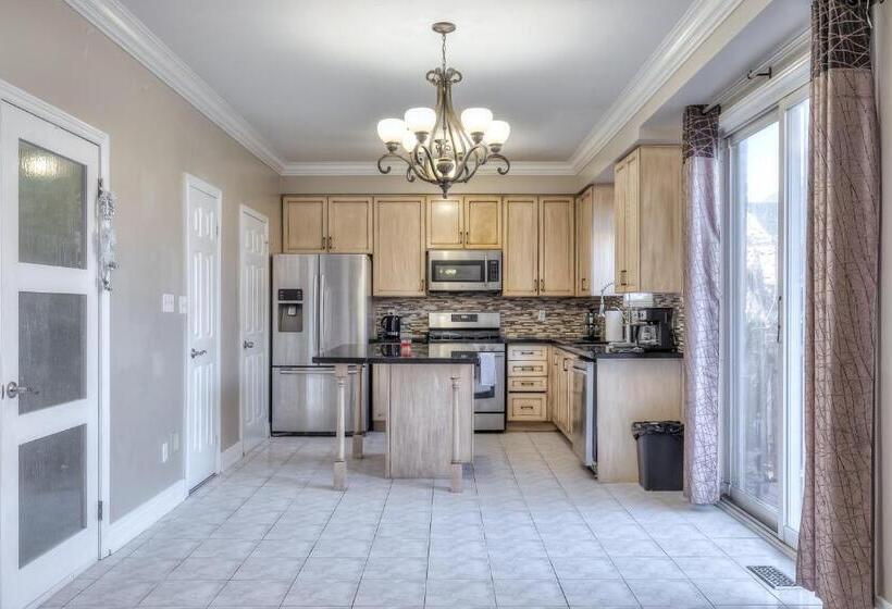 فندق Luxury Villas In Ajax And Scarborough