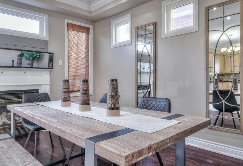 فندق Luxury Villas In Ajax And Scarborough