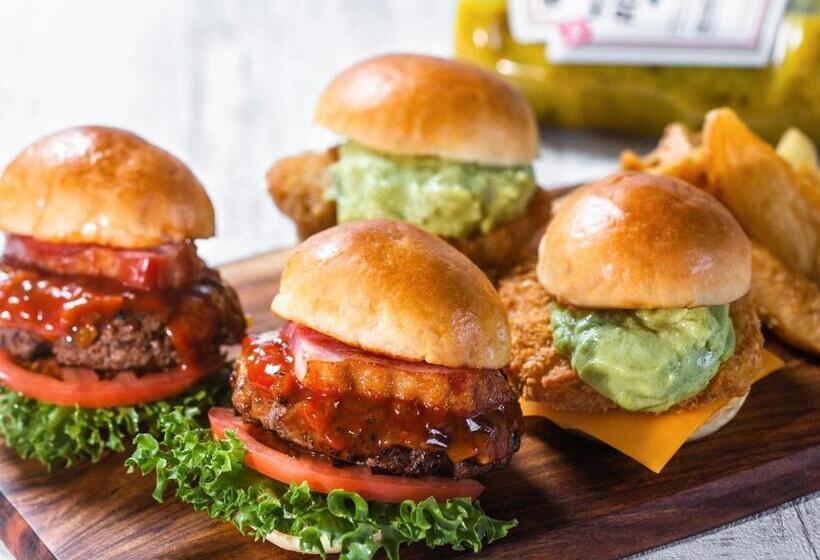 فندق Mercure Kochi Tosa Resort & Spa