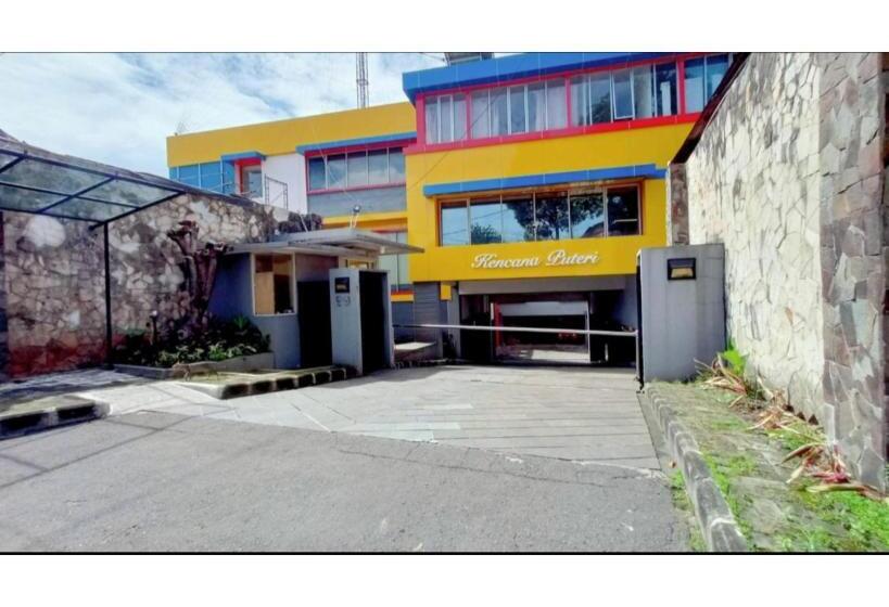 ホテル Oyo 93383 Wisma Kencana Puteri