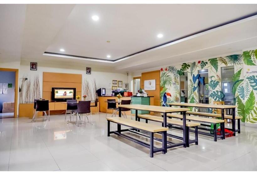 ホテル Oyo 93383 Wisma Kencana Puteri