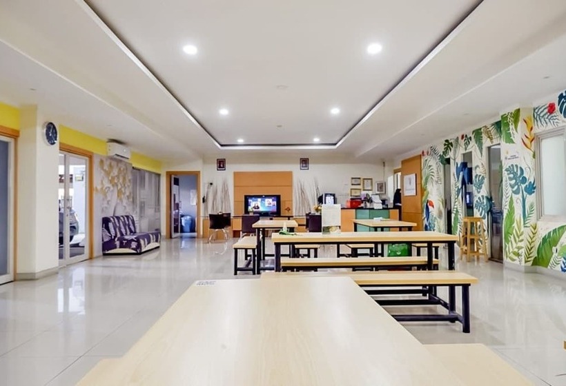 ホテル Oyo 93383 Wisma Kencana Puteri