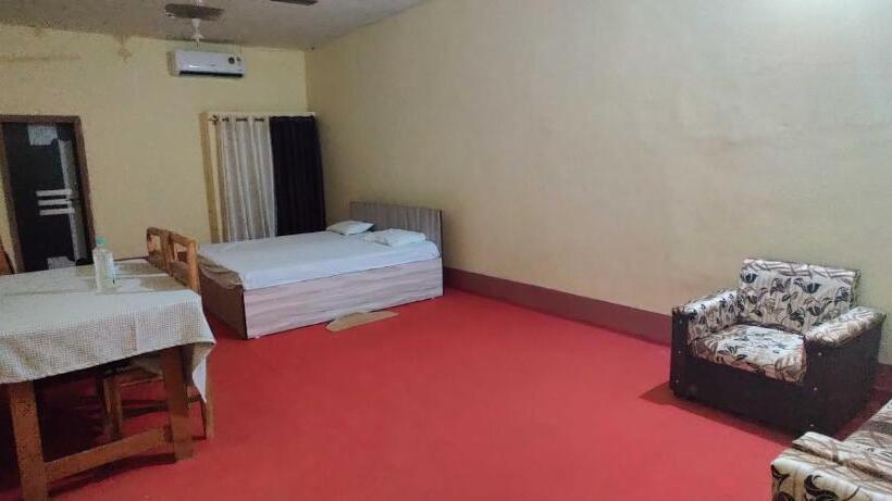 فندق Oyo Heera Palace