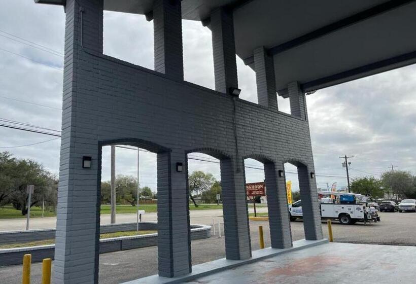 فندق Regency Inn By Oyo Three Rivers