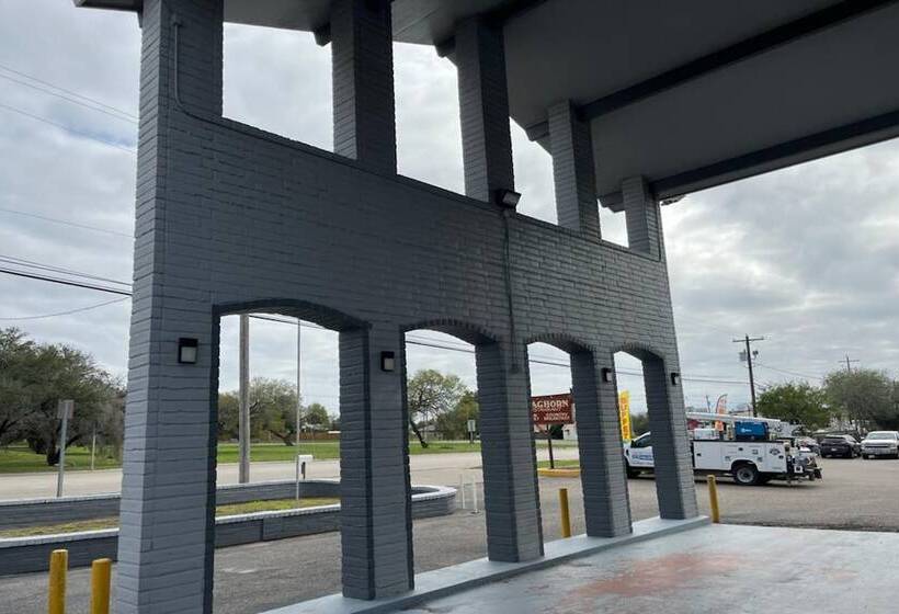 فندق Regency Inn By Oyo Three Rivers