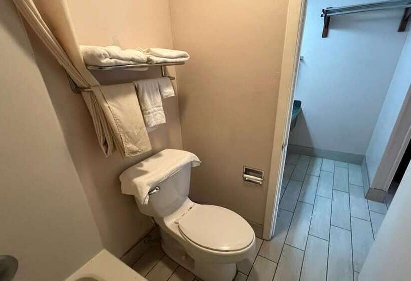 فندق Regency Inn By Oyo Three Rivers