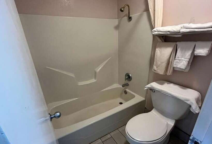 فندق Regency Inn By Oyo Three Rivers