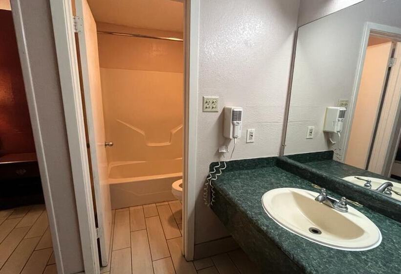 فندق Regency Inn By Oyo Three Rivers