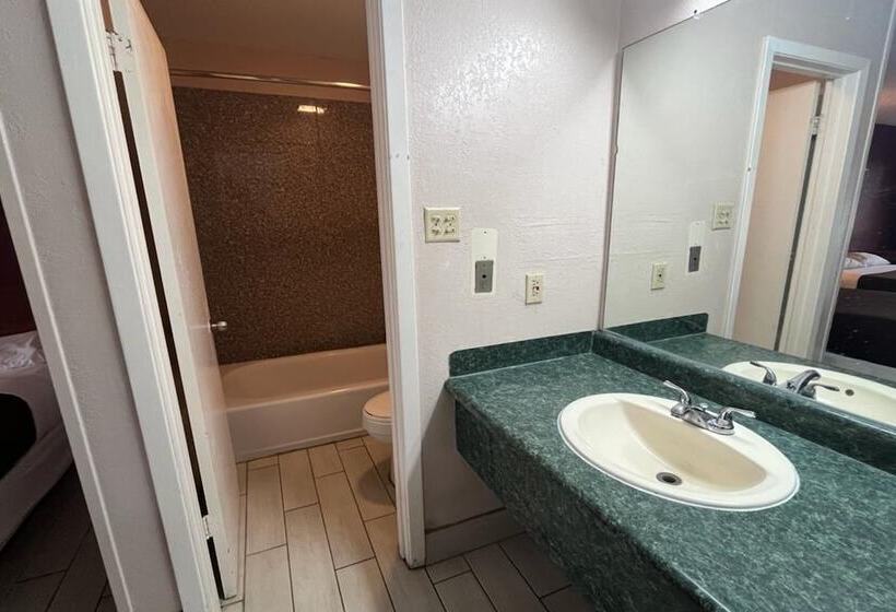 فندق Regency Inn By Oyo Three Rivers