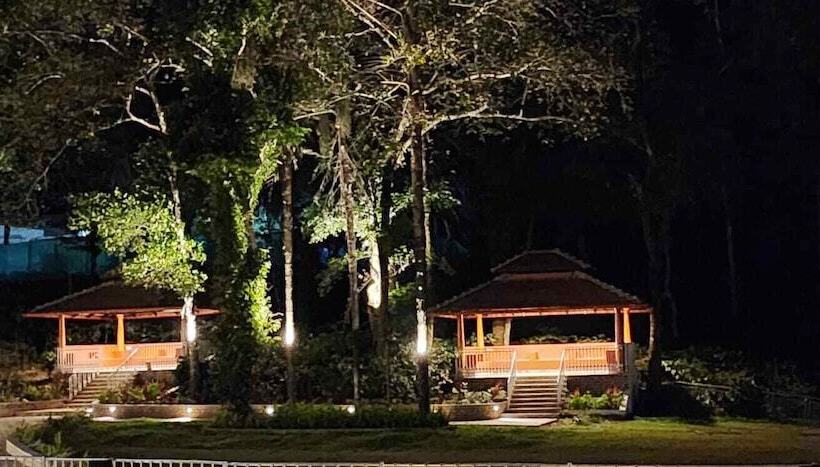 בית מלון כפרי Regenta Resort Sakleshpur