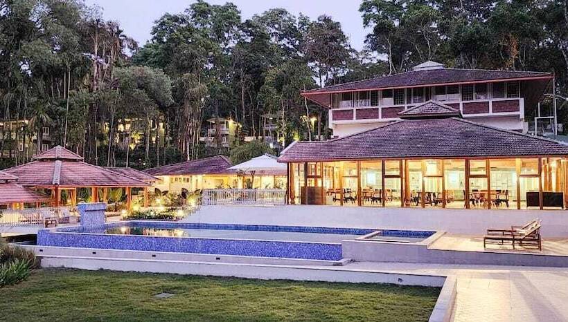 בית מלון כפרי Regenta Resort Sakleshpur