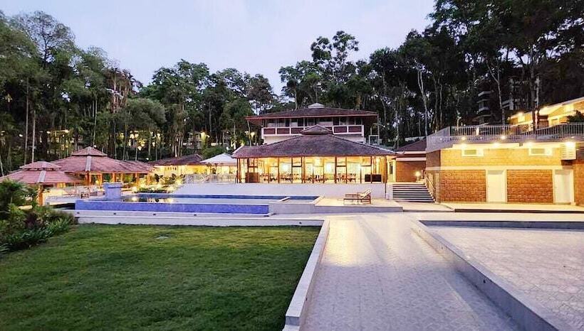 בית מלון כפרי Regenta Resort Sakleshpur